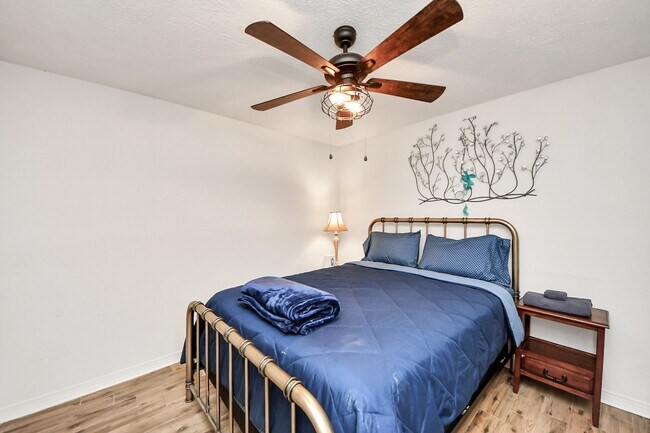 Building Photo - 15715 Creekhaven Dr