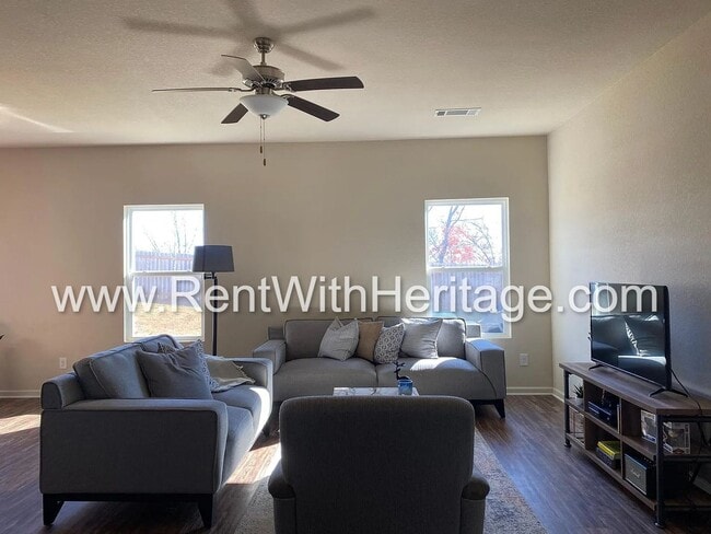 Building Photo - Gorgeous 3bd/ 2.5 bath Home in Popular Ann...