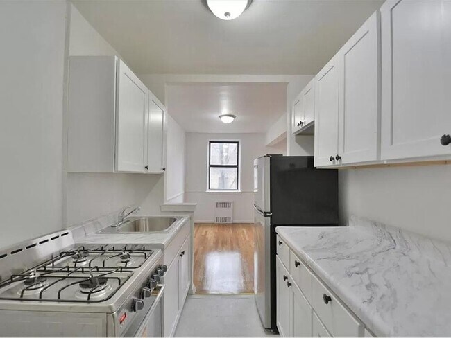 Building Photo - 2420 Morris Ave