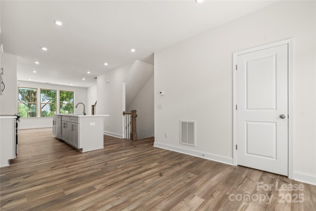 Building Photo - 116 Judson Ave
