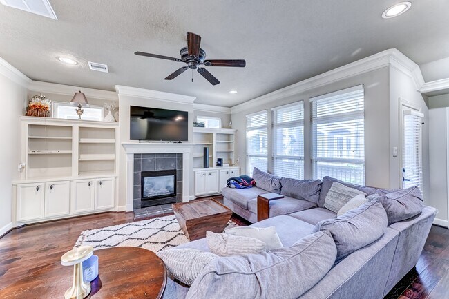 Building Photo - 1325 W 24th St