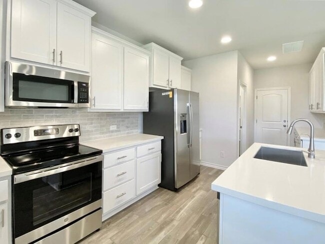 Building Photo - 208 Caisson Trl