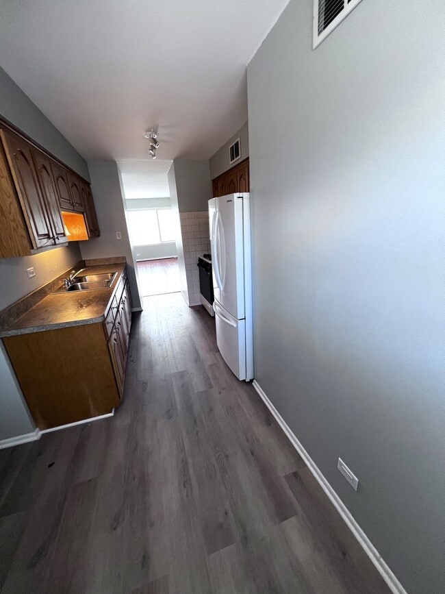 Building Photo - 3170 W Meadow Ln Dr