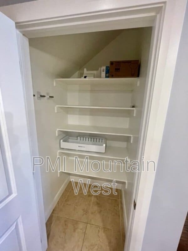 Building Photo - 88 S 900 E