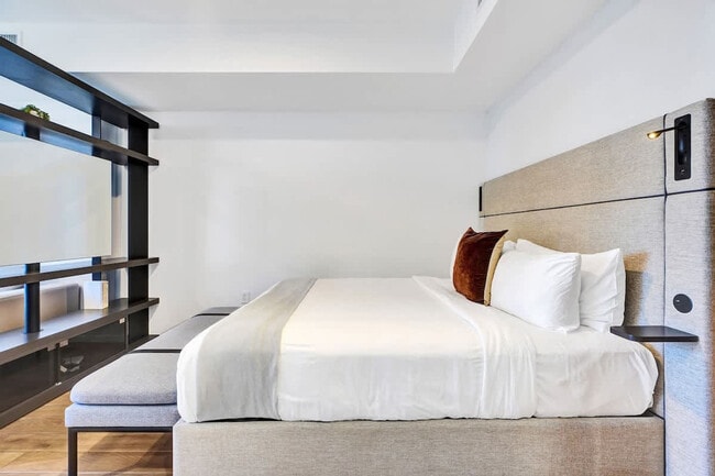 Building Photo - 398 NE 5th St