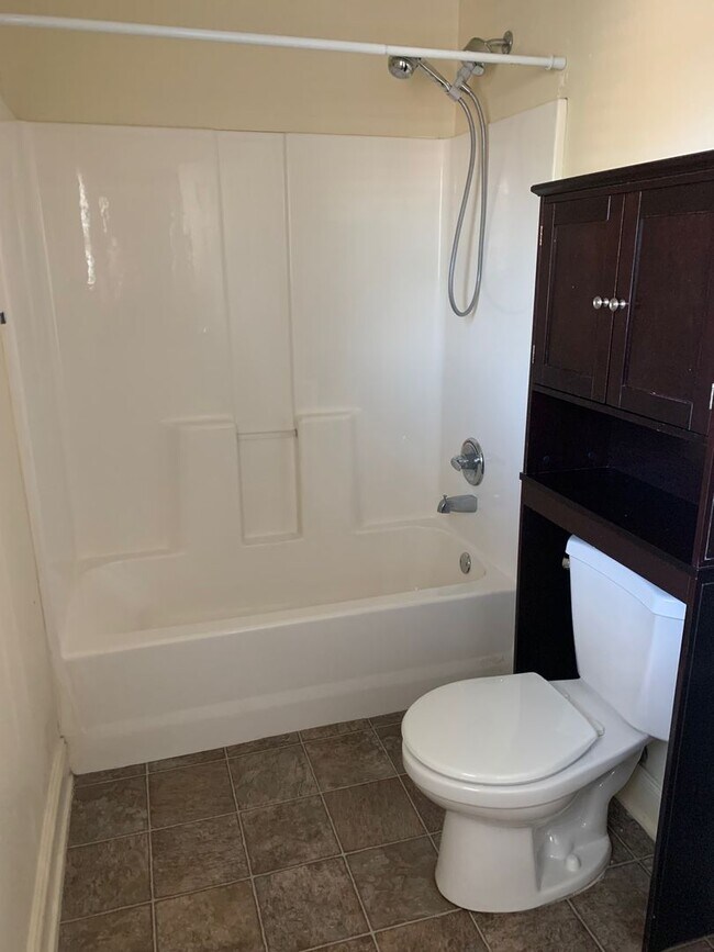 Building Photo - Eagles Landing 4 Bedroom Available for Fall 2026!!