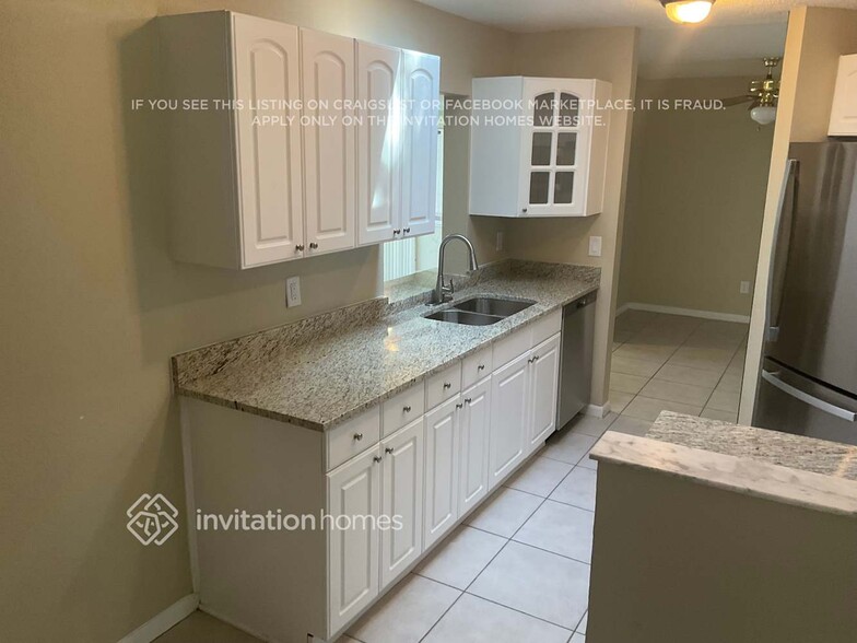 Building Photo - 9057 Lynwood Dr