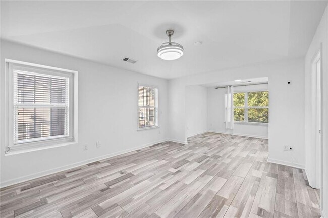Building Photo - 4228 Laurel Creek Ct SE