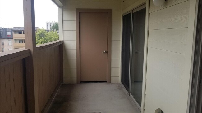 Building Photo - 8415 Hearth Dr