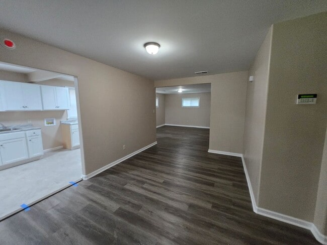 Building Photo - Newly renovated 3 bedroom, 2 bath home