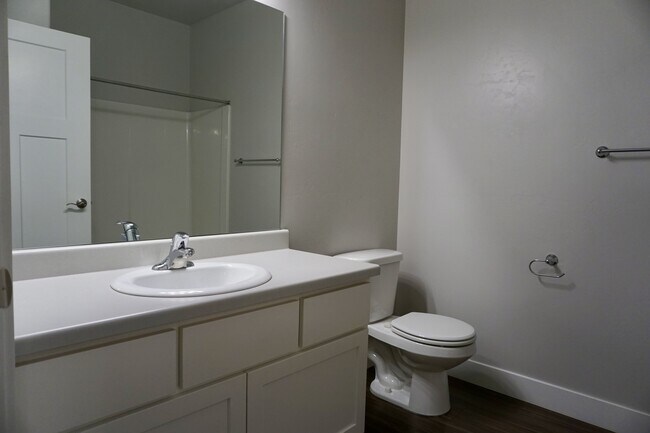 Building Photo - 14659 Bloom Dr