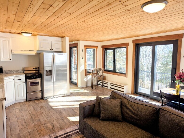 Building Photo - 7110 Stagecoach Dr