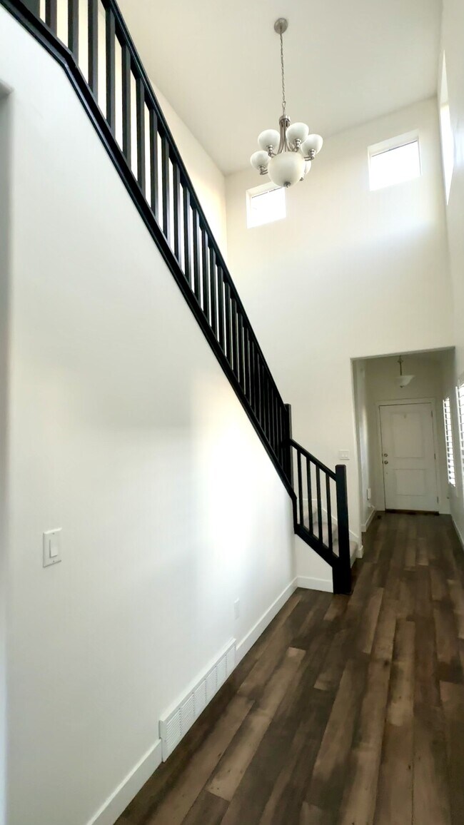 Building Photo - 169 E Ridgeline Wy