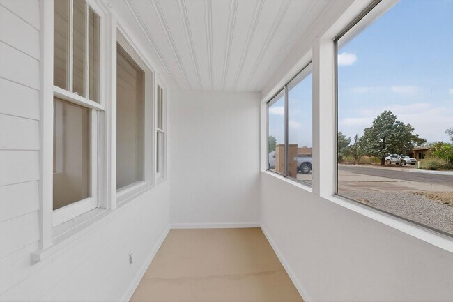 Building Photo - 714-714 Madison St NE