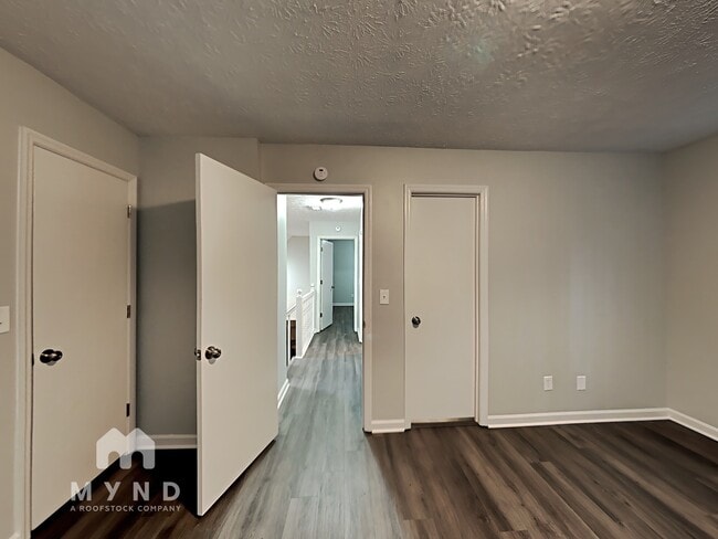 Building Photo - 5657 Riding Woods Dr SW