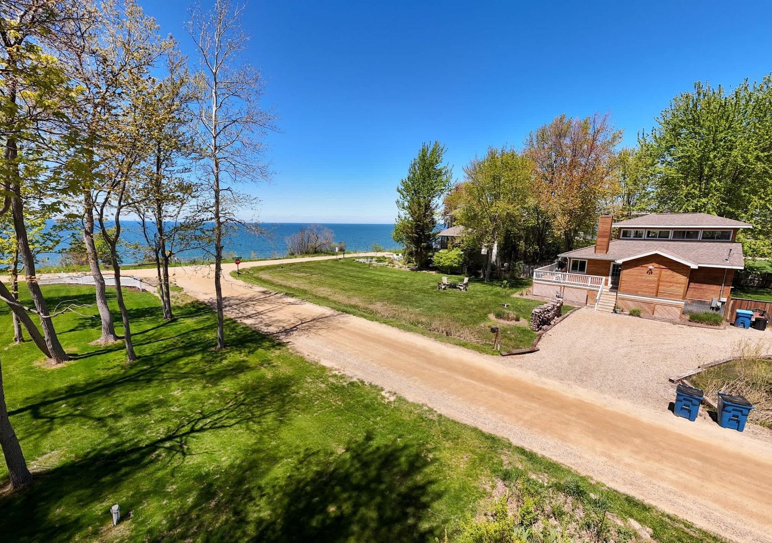 Building Photo - 643 Lakeshore Dr
