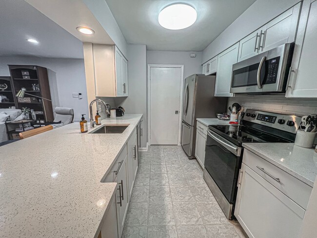 Building Photo - Beautiful 2 Bedr 2 Bath Condo With Patio I...