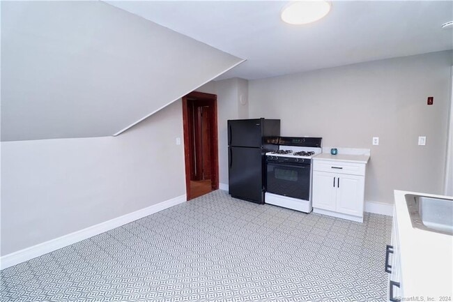 Building Photo - 165 Elm St