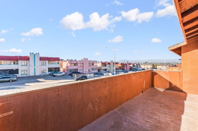 Building Photo - Upgraded 3 Bedroom Unit Near Air Force Base!
