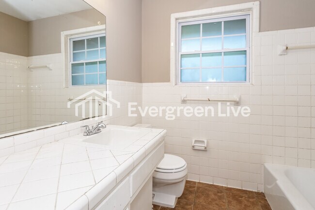 Building Photo - 3070 Magevney St