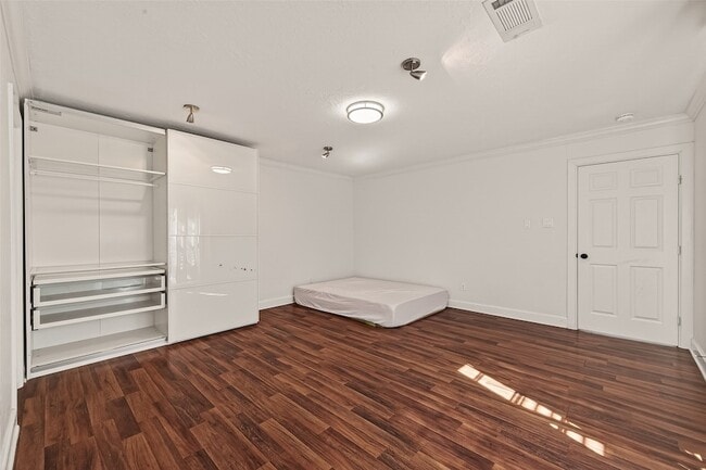 Building Photo - 11414 Meadow Lake Dr