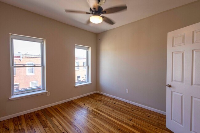Building Photo - Charming 2BD/1BA Townhome in Patterson Park, MD!
