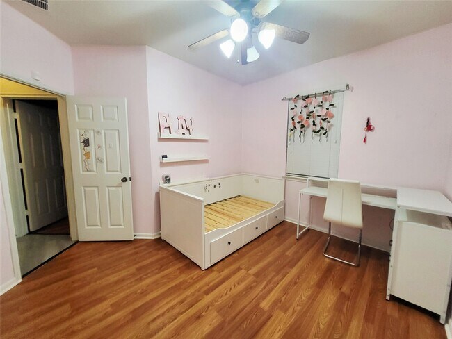 Building Photo - 7334 Jacobs Well Dr