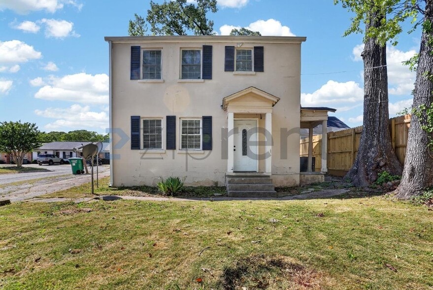 Building Photo - 633 Spring St