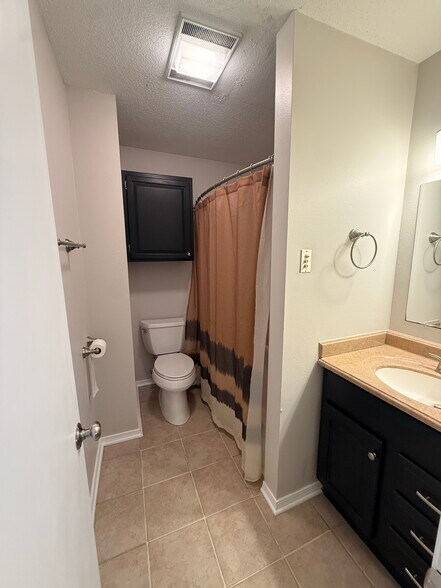 Building Photo - 119 Chamale Cv W