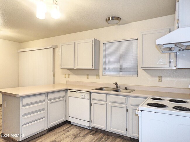 Building Photo - 4406 Buena Loma Way