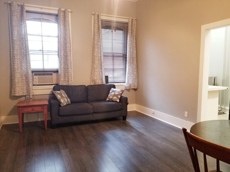 Building Photo - 130 E Main St