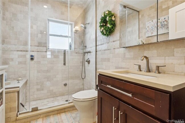 Building Photo - 225 E Walnut St