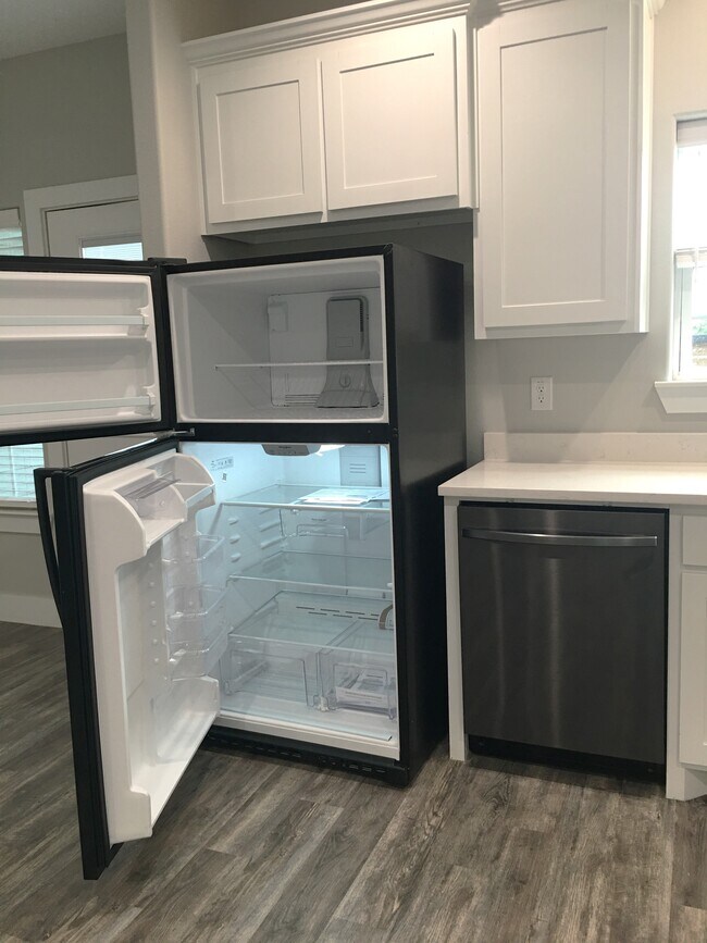 Building Photo - 709 W Woodard St