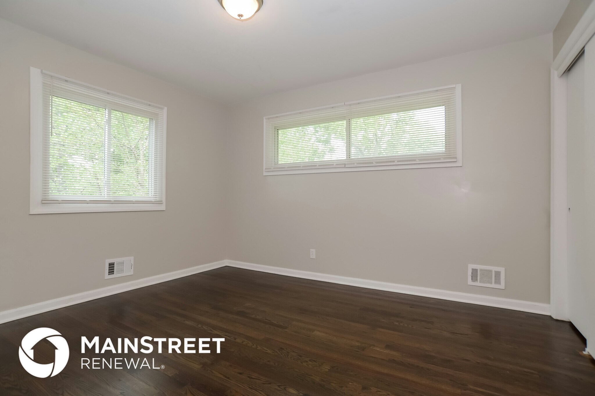 Building Photo - 6852 N Montrose Ave