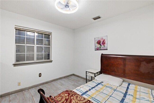 Building Photo - 812 Voltz Ln