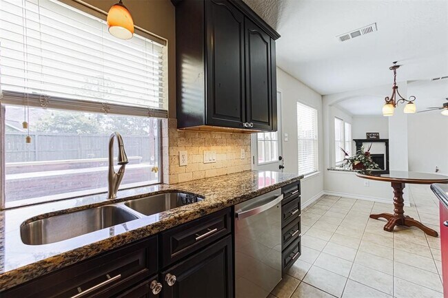 Building Photo - 17106 Summer Hollow Dr
