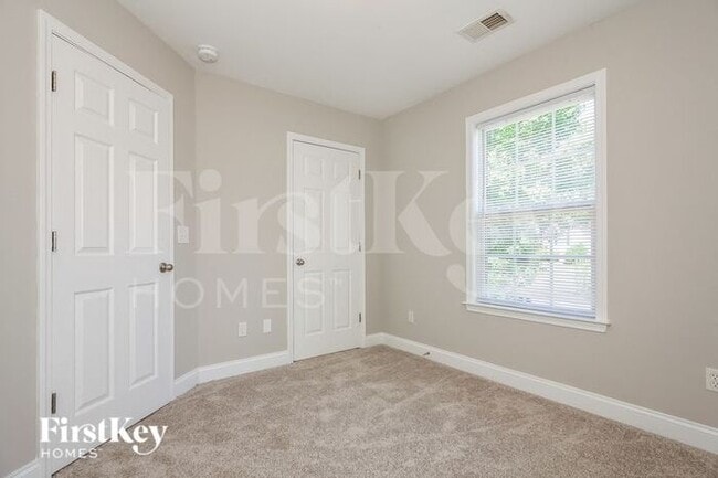 Building Photo - 2537 Terra Dr