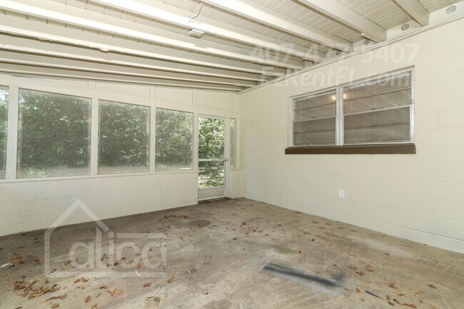 Building Photo - Charming 3/2 with Carport in Sanford
