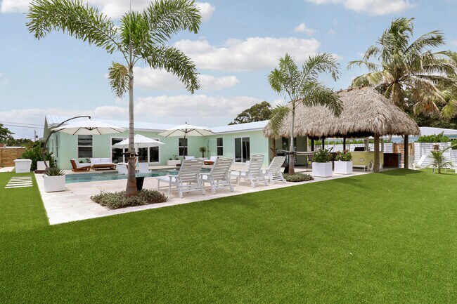 Building Photo - 2443 E Edgewater Dr