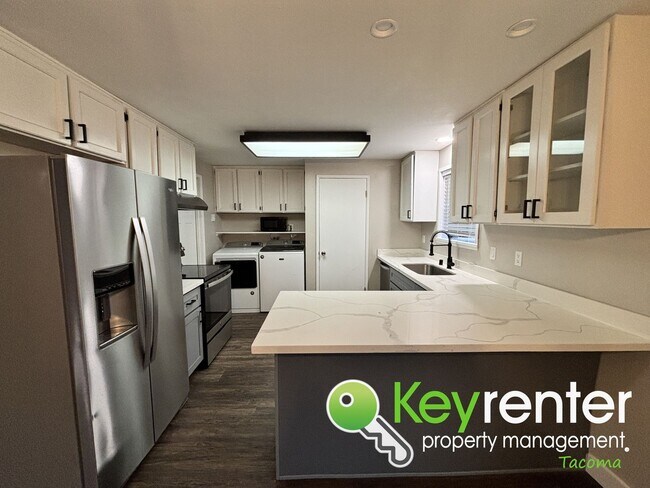 Building Photo - 7920-7922-7922 37th St Ct W