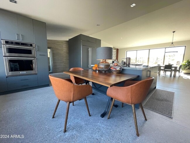 Building Photo - 15212 N Sandy Blf Rd