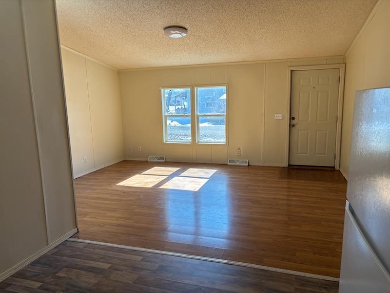 Building Photo - 823 W Oak St