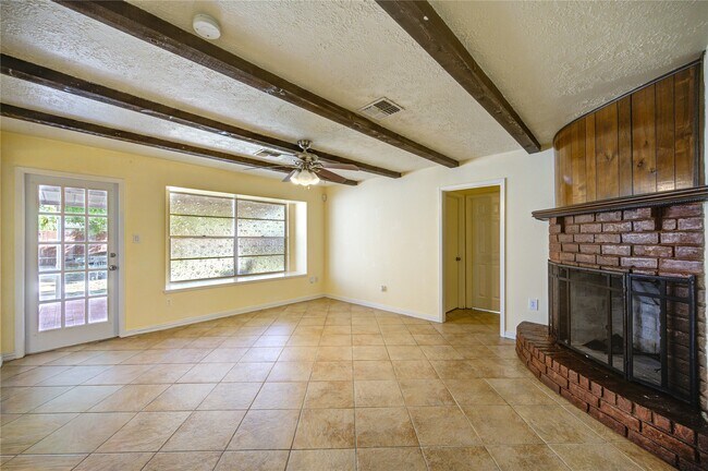 Building Photo - 6227 S Pinesap Dr