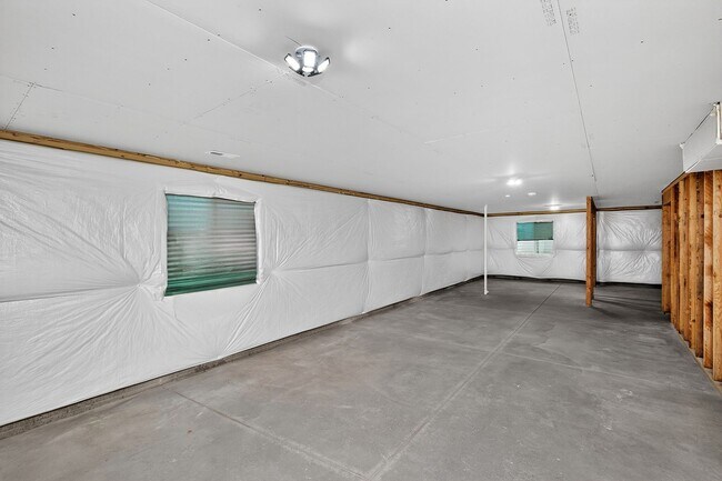 Building Photo - BEAUTIFUL CORNER LOT!! 3 Bedroom, 2 Bathroom Home in Des Moines!