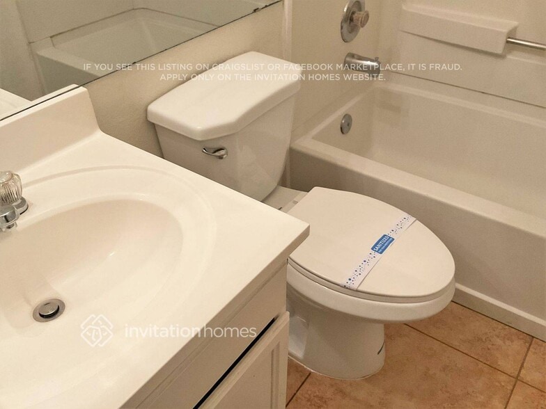 Building Photo - 921 S Val Vista Dr