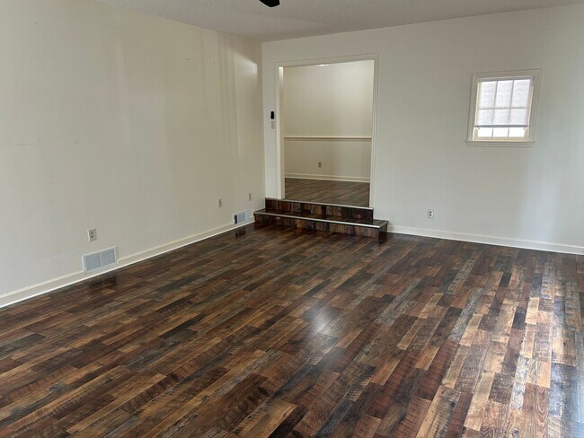 Building Photo - 109 Cedar Trails Ct