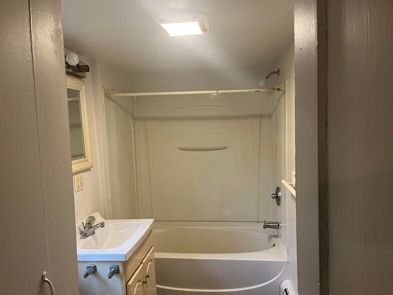 Building Photo - 216 Water St