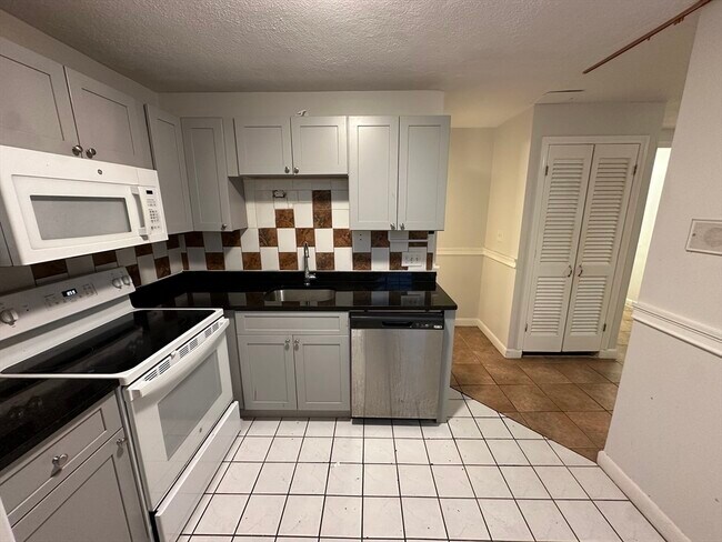 Building Photo - 32 Annese Rd