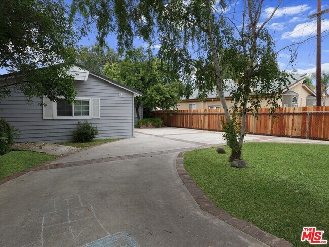 Building Photo - 23109 Mariano St