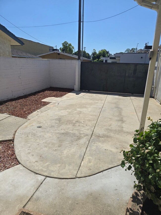 Building Photo - Rental in Anaheim